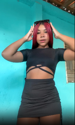 Dançando de Vestido curto